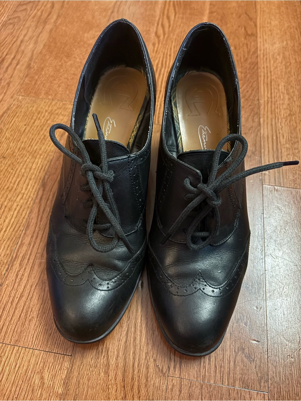 Etienne Aigner Black Leather Oxford Heels. Size 8